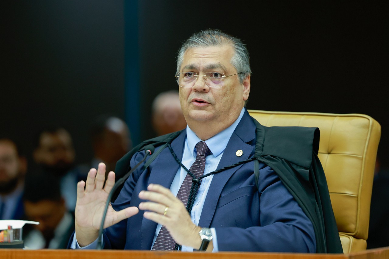 Flávio Dino acolhe explicações da Câmara e destaca compromisso com os trâmites legais e institucionais, após declarações de Sóstenes Cavalcante sobre divisão de emendas
