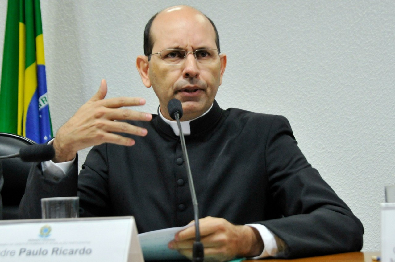 O padre Paulo Ricardo de Azevedo Júnior, da Paróquia Cristo Rei, em Várzea Grande (MT), é citado em inquérito da PF sobre suposto plano de golpe de Estado