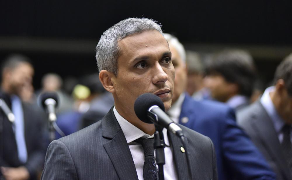 Gustavo Gayer (PL-GO) no plenário da Câmara: deputado usava dinheiro para manter empresas dele e entidades sociais “de fachada”, segundo a PF