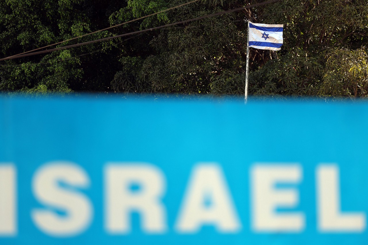 Conflito no Oriente Médio volta a afetar brasileiros: grupo de autoridades do Brasil em Israel aguarda evacuação após fechamento do espaço aéreo israelense