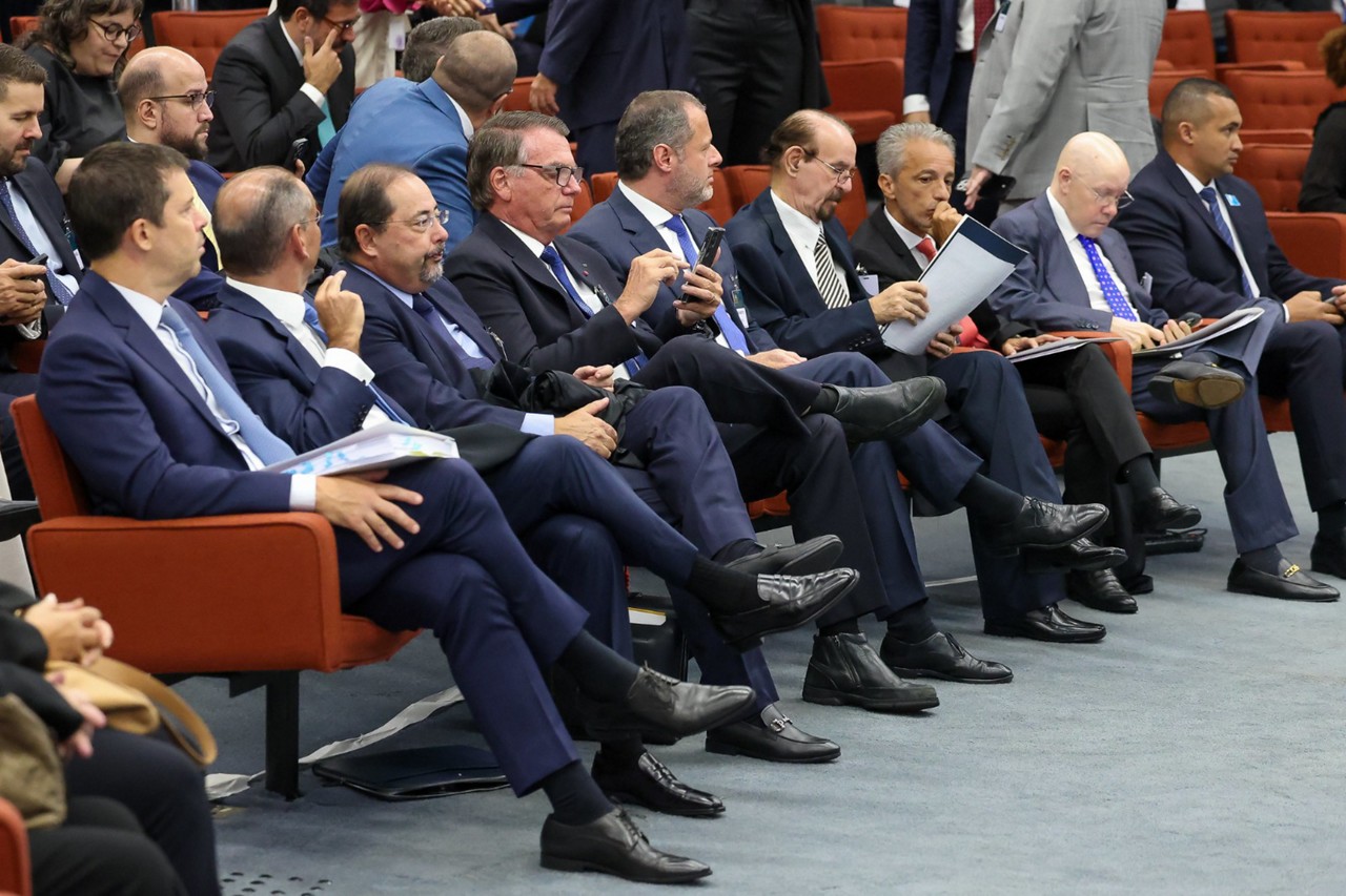 Jair Bolsonaro causou surpresa ao chegar ao STF para acompanhar o julgamento de denúncia contra ele