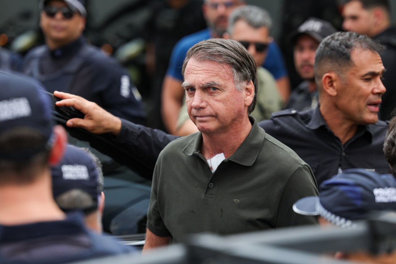 Bolsonaro relata 'alucinação' ao tentar romper tornozeleira