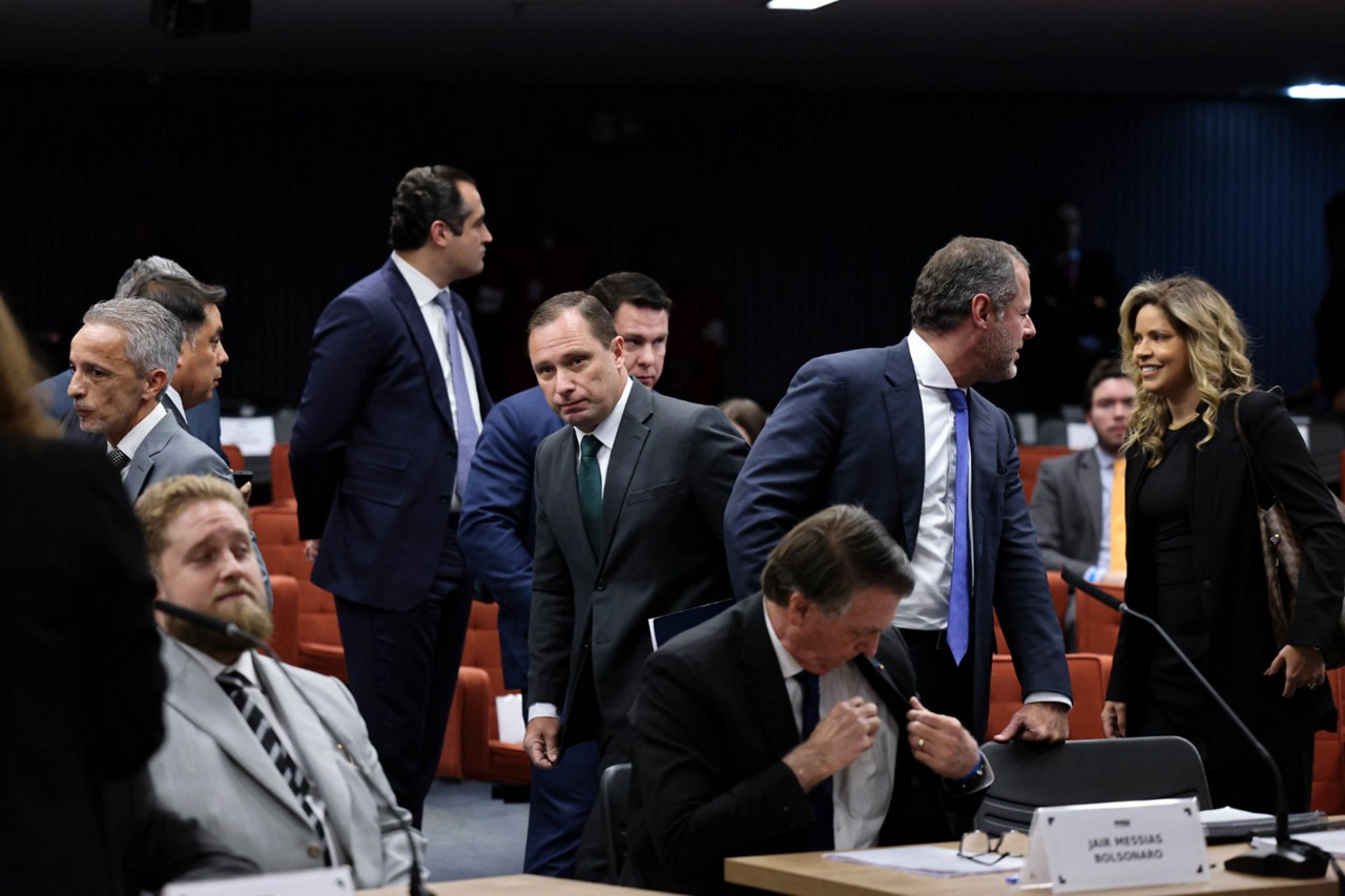 Em depoimento ao STF, Mauro Cid afirma que Jair Bolsonaro buscava encontrar falhas no processo eleitoral ou golpe armado para reverter resultado das eleições de 2022