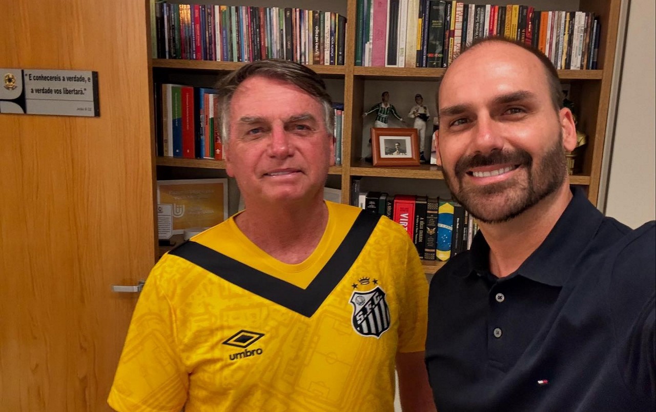 O indiciamento de Jair Bolsonaro junto a seu filho Eduardo foi enviado pela PF ao STF