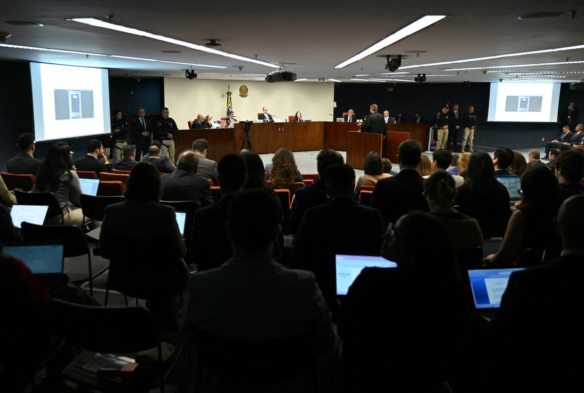 No segundo dia de julgamento da suposta trama golpista, falaram os advogados de Bolsonaro e dos generais  Augusto Heleno, Paulo Sérgio Nogueira e Walter Braga Netto (Foto: Evaristo Sá/ AFP)