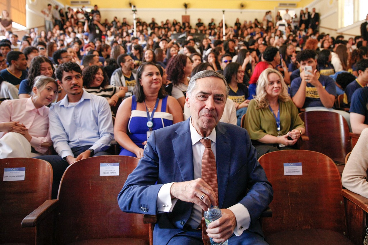 Barroso participou do evento Diálogos com a Juventude em Cuiabá (MT), onde reforçou que seguirá no Supremo mesmo após deixar a presidência da Corte em 29 de setembro