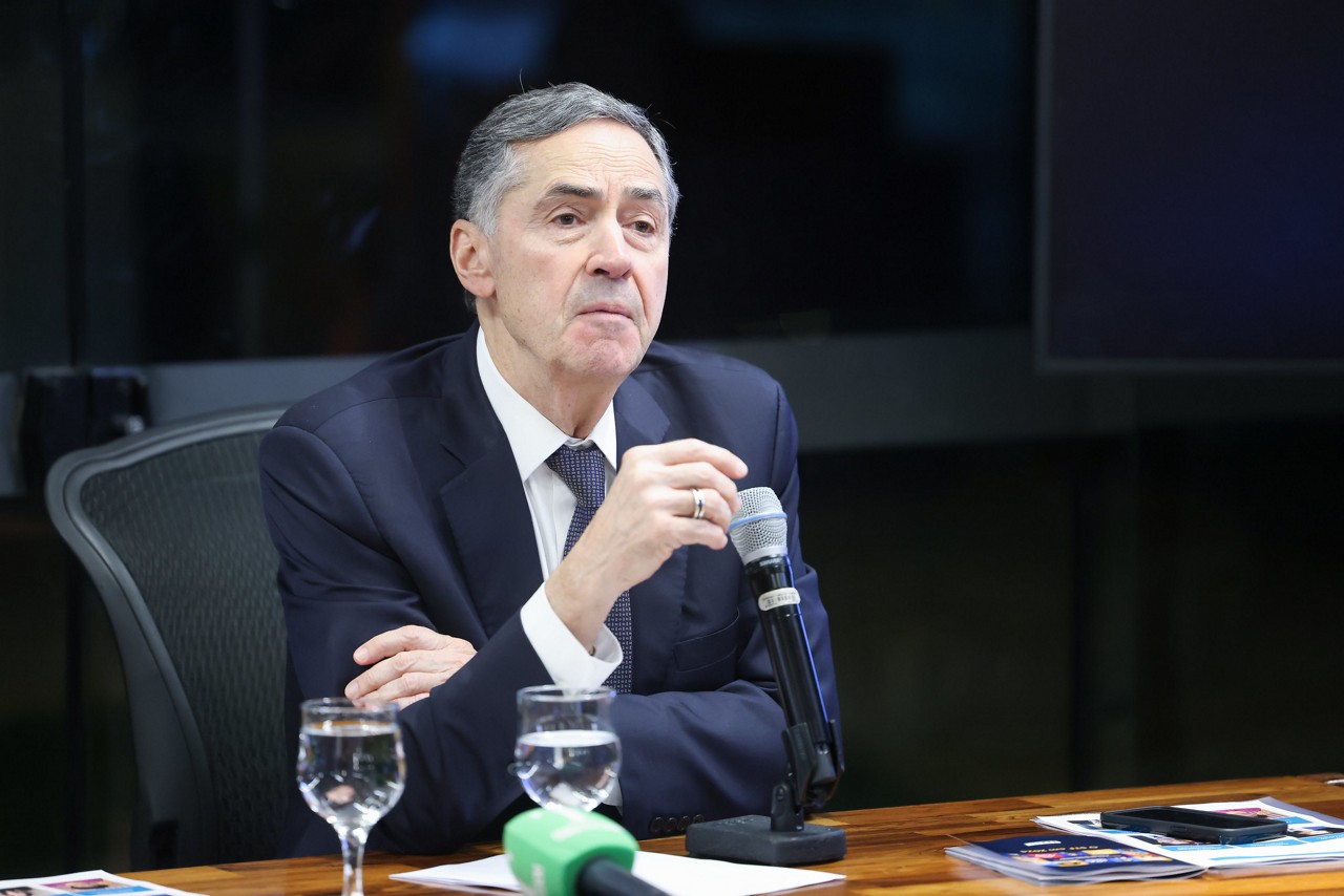 O presidente do STF, ministro Luís Roberto Barroso, também afirmou a O Globo que o mais adequado seria concluir o julgamento dos réus denunciados pela PGR ainda em 2025