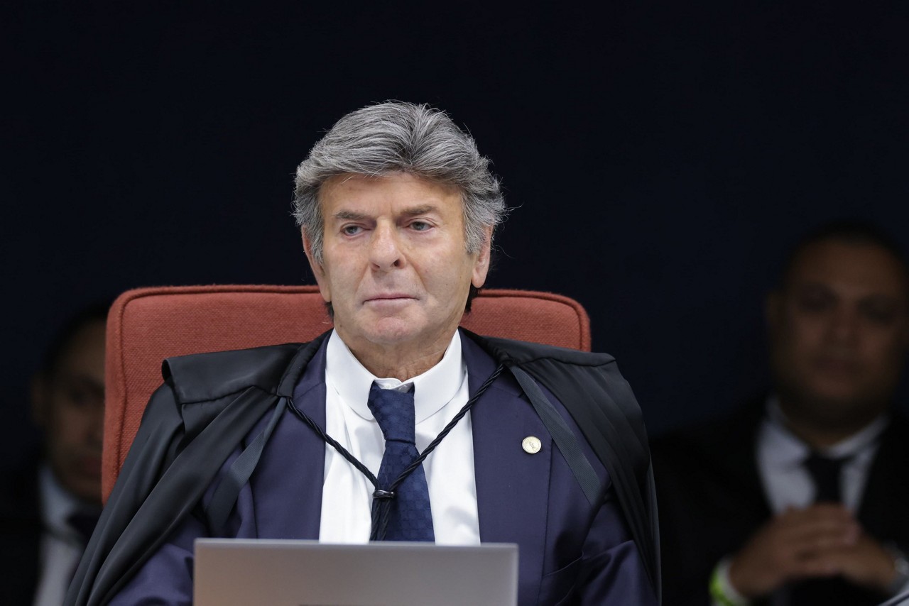 Luiz Fux justifica que apartes podem fazê-lo perder o fio da meada e atrapalhar exposição do voto