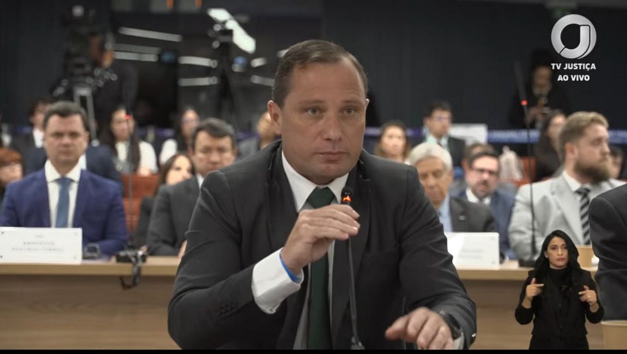 Mauro Cid, ex-ajudante de ordens de Jair Bolsonaro, foi o primeiro réu a depor em ação de golpe no STF