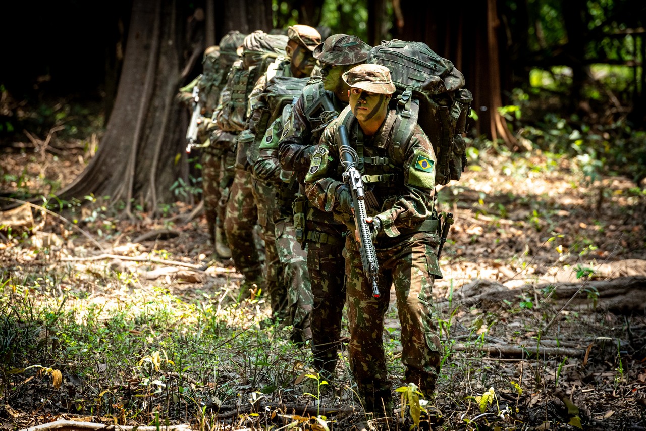 Militares não poderão mais acumular mais de um benefício ao próprio salário, segundo decisão da Justiça