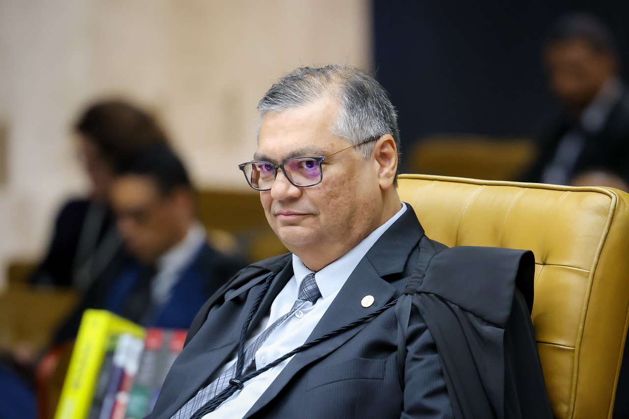 Ministro Flávio Dino ordenou a suspensão do pagamento de emendas assinadas por líderes da Câmara e autorizadas pelo governo