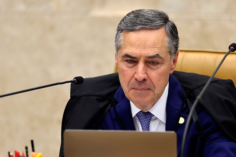 O presidente do STF, Luís Roberto Barroso, rebate as críticas aos gatos do tribunal com a folha de pagamento afirmando que mesmo com todo investimento em tecnologia, o processo judicial "depende de pessoas para que seja julgado"