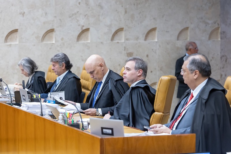 Os ministros Cármen Lúcia, Dias Toffoli, Alexandre de Moraes, André Mendonça e Flávio Dino, no plenário do STF