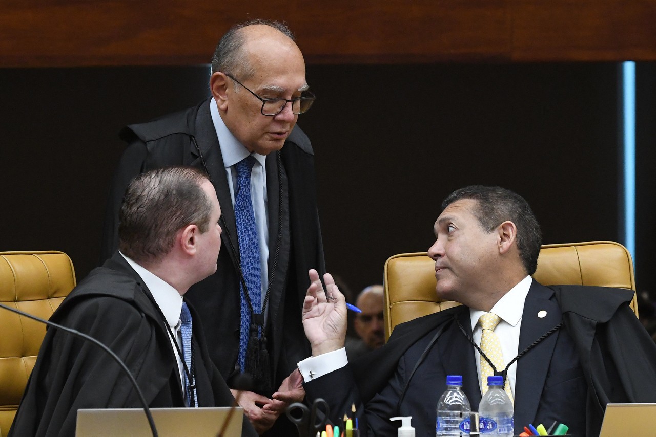 Kassio Nunes Marques (à dir.) foi um dos ministros a discordar do voto do relator Gilmar Mendes (centro)
