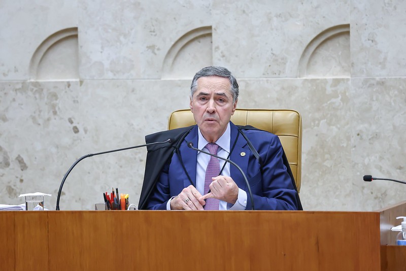 O ministro Luís Roberto Barroso, presidente do STF, negou pedido assinado pelos presidentes da Câmara e do Senado.