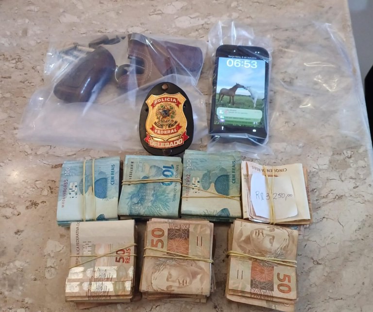 Dinheiro apreendido durante operação da PF que investiga compra de votos no interior de Alagoas