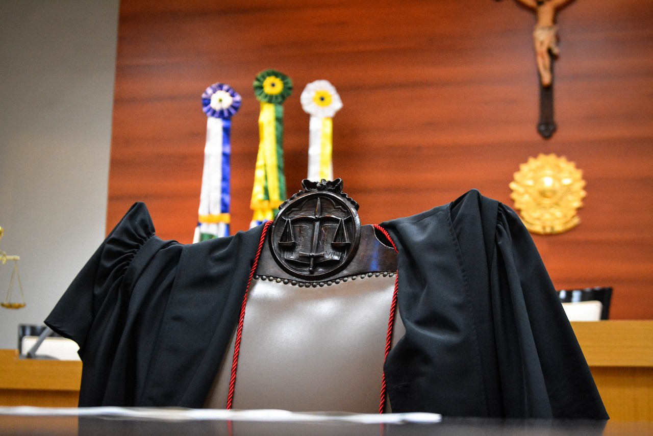 Cadeira do plenário do Tribunal de Justiça do Mato Grosso, onde desembargadores são investigados por suspeita de venda de sentenças