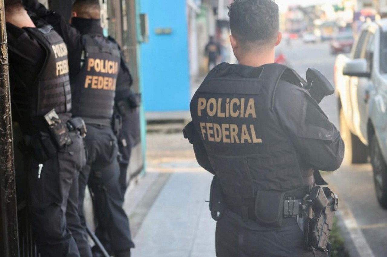 A operação VAR, da PF, realizou buscas em seis lojas de eletrônicos no Pará que resultaram na suspensão das atividades e prisão preventiva dos proprietários, que revendiam os equipamentos furtados dos Correios