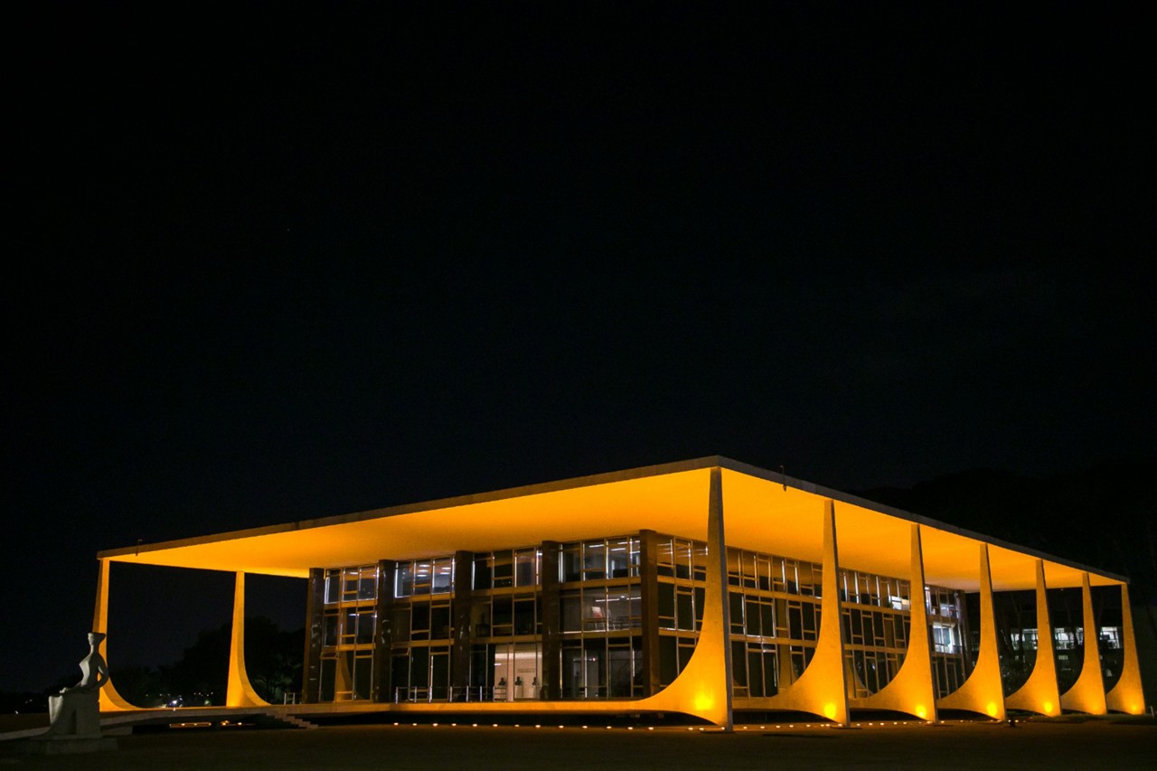 Supremo Tribunal Federal (STF) concluiu nesta quinta-feira (20) o julgamento dos recursos das defesas de Jair Bolsonaro, Braga Netto e Mário Fernandes para impedir ministros de atuar no inquérito do golpe