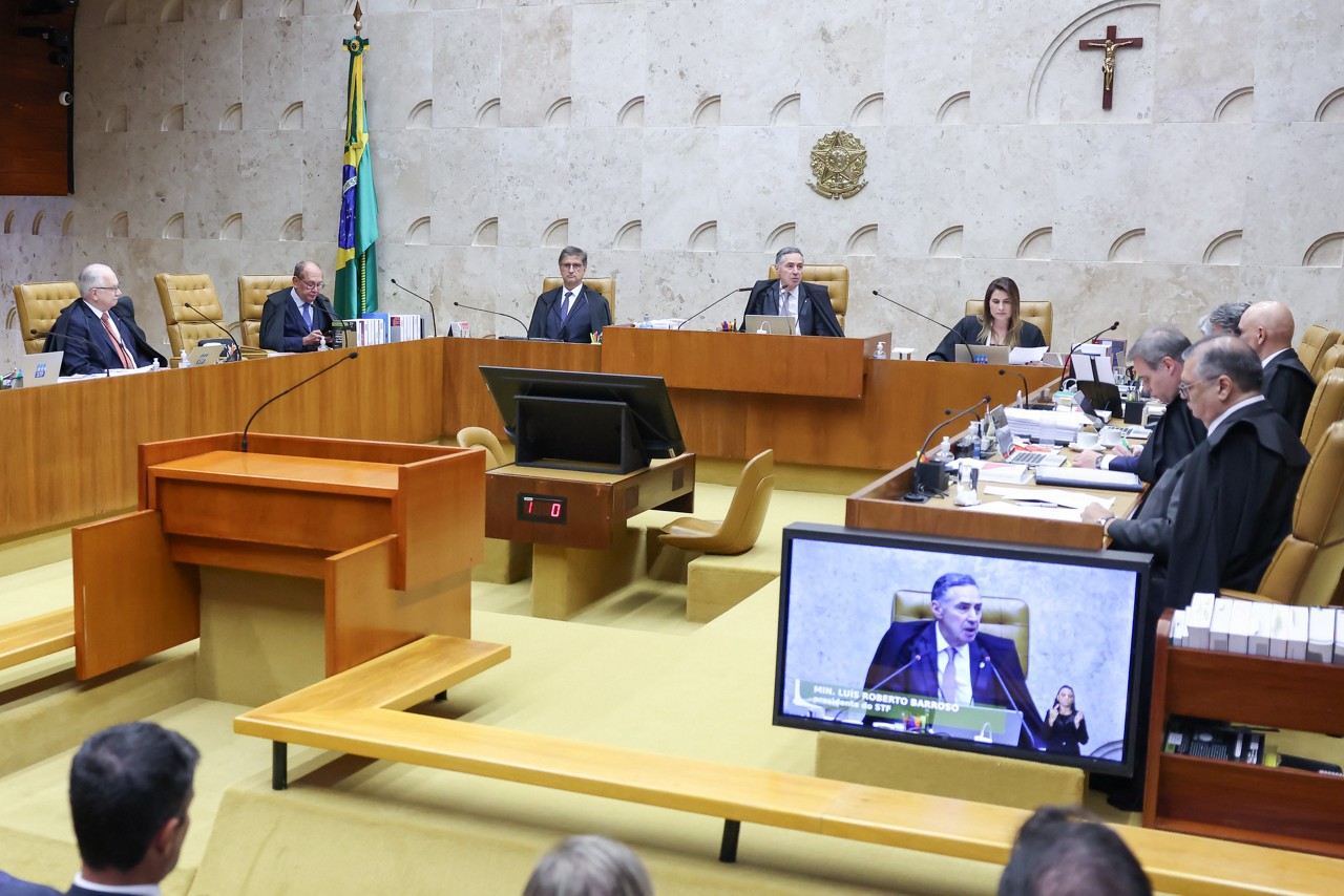 O julgamento retomado no plenário do STF envolve dois recursos extraordinários (RE 1037396 e RE 1057258) que tratam da responsabilização sobre a retirada de conteúdos ofensivos da internet