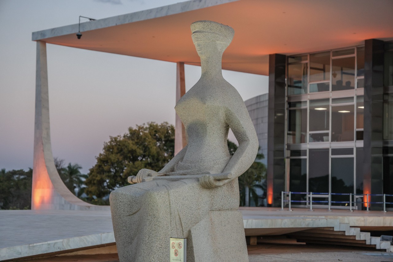 Estátua da Justiça, em frente ao STF: Gilmar Mendes destacou a inexistência de fonte de custeio para eventual extensão do benefício