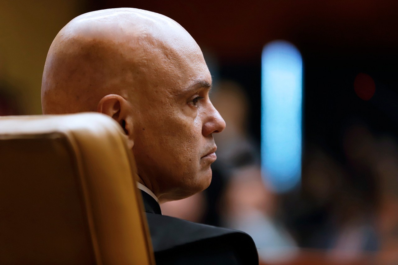 O ministro Alexandre de Moraes leu seu relatório a favor da abertura da ação penal contra o ex-presidente Jair Bolsonaro (PL) e sete aliados