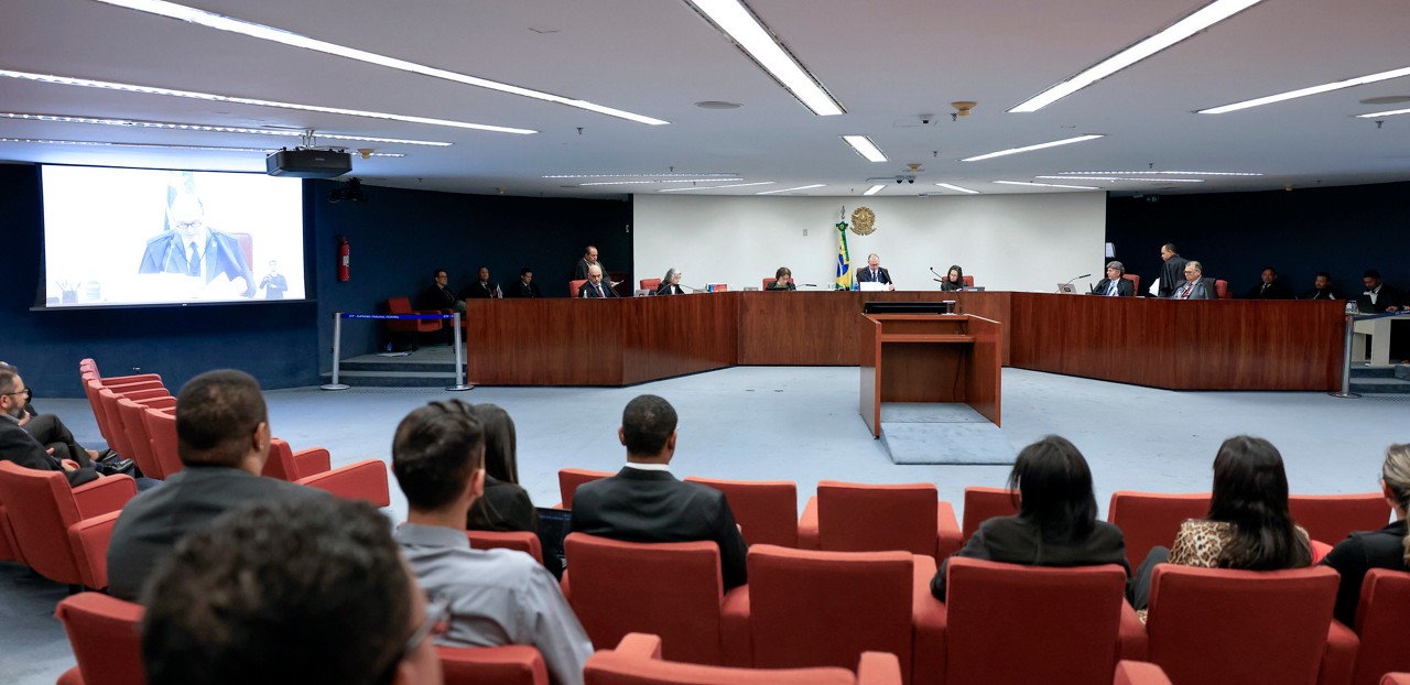 Plenário da Primeira Turma do STF onde estão sendo julgadas as denúncias da PGR contra acusados de tramar um golpe de Estado em 2022 para manter Jair Bolsonaro no comando do Brasil
