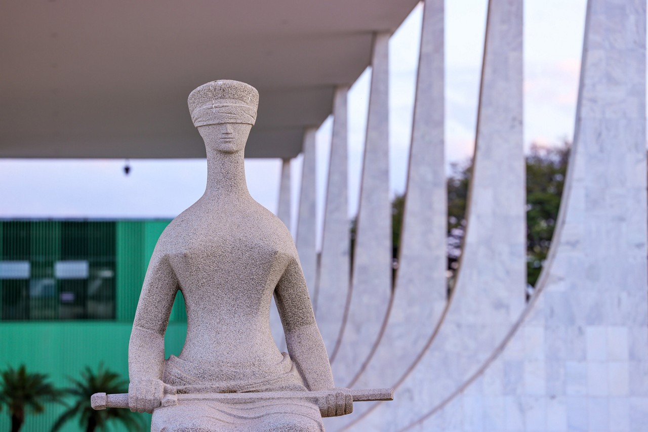 Estátua da Justiça em frente ao STF: sessão extraordinária nesta sexta-feira (1º) marca a abertura do segundo semestre do Poder Judiciário, em meio a ações dos EUA contra Moraes