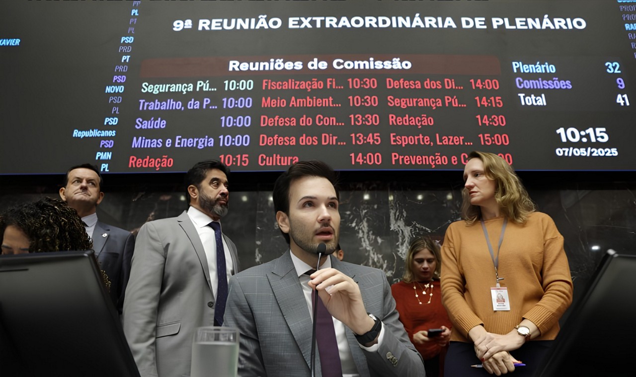 Leninha (1ª - vice-presidente da ALMG - PT), Antonio Carlos Arantes (PL), Sargento Rodrigues (PL), Tadeu Leite (presidente da ALMG - MDB) e Beatriz Cerqueira (PT)