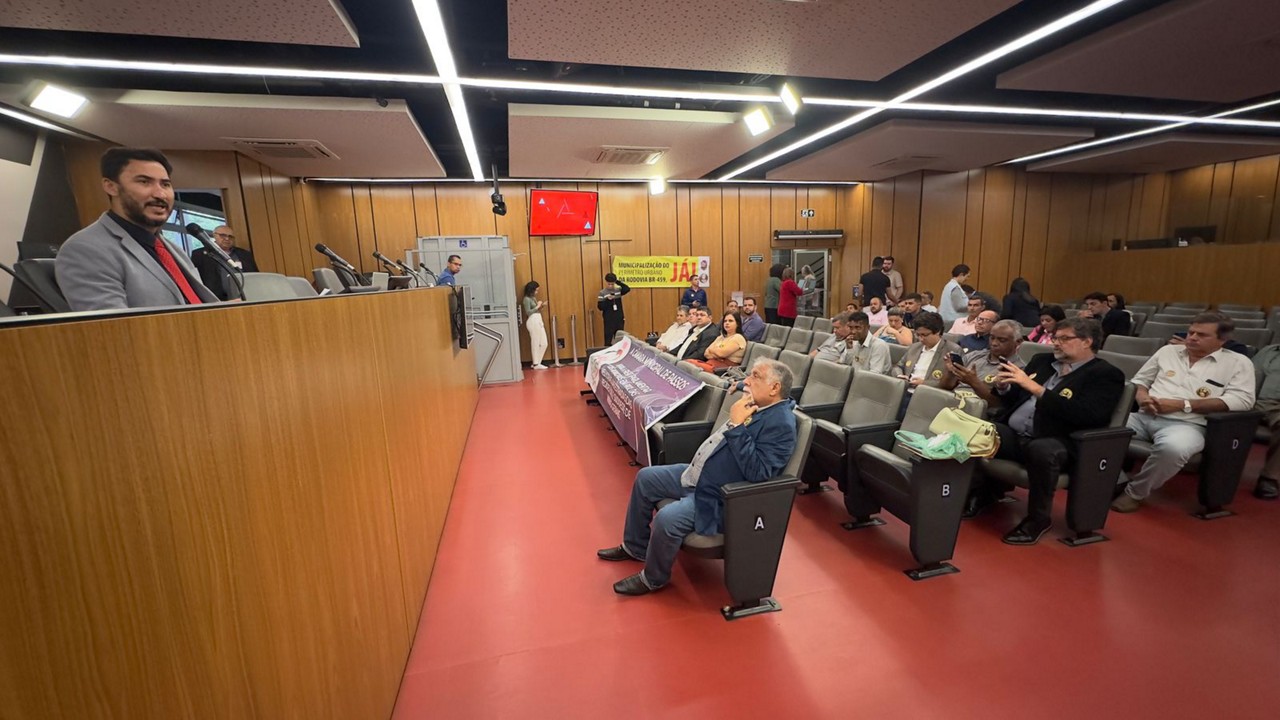 Representantes da Frente Parlamentar de Municípios (FPM) são recebidos na ALMG para discutir situação das estradas