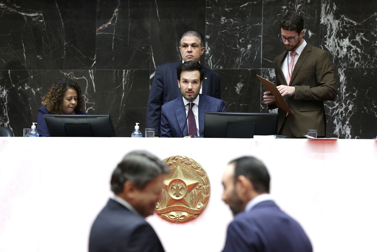 Leninha (1ª - vice-presidente da ALMG - PT/MG),
Betinho Pinto Coelho (3º - vice-presidente da ALMG - PV/MG),
Tadeu Leite (presidente da ALMG - MDB/MG)

