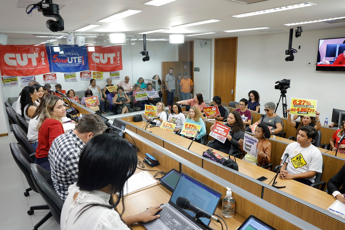 Trabalhadores da educação debatem proposta de reajuste dos servidores