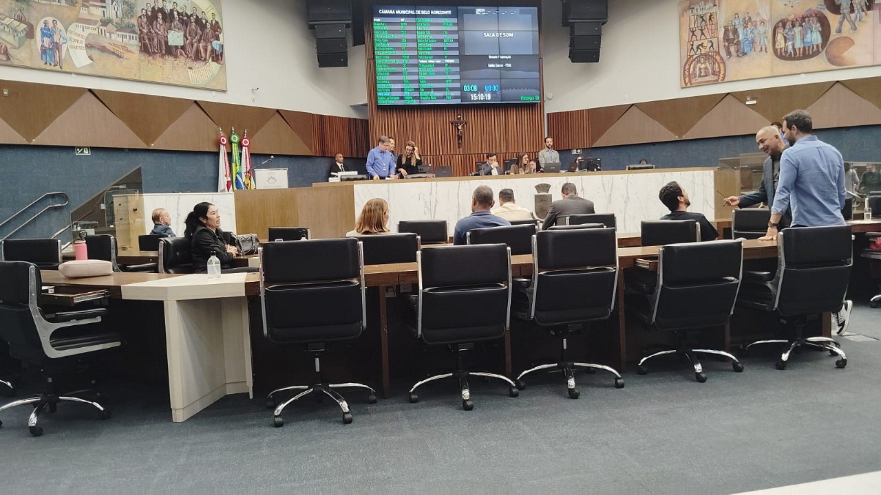 Sessão na Câmara de Vereadores de Belo Horizonte para votação de texto que altera a área onde é permitida construção às margens de rodovias que cortam a cidade