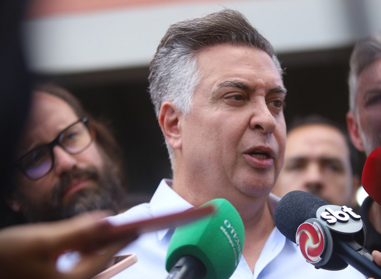 Prefeito Álvaro Damião visitou a Academia da Cidade, no Bairro Diamante
