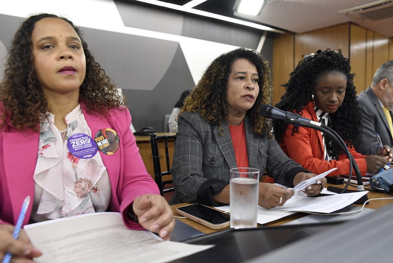 As deputadas estaduais Ana Paula Siqueira (Rede, à esq.), Leninha (PT, centro) e Andréia de Jesus (PT, à dir.) são três das quatro autoras do Estatuto da Igualdade Racial 