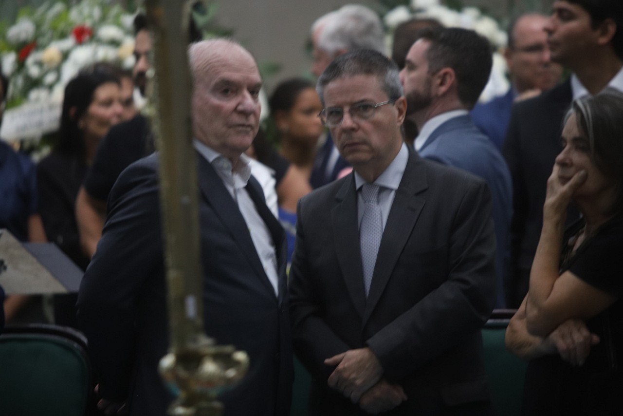 Ex-governador Antônio Anastasia comparece ao velório de Fuad Noman (PSD)