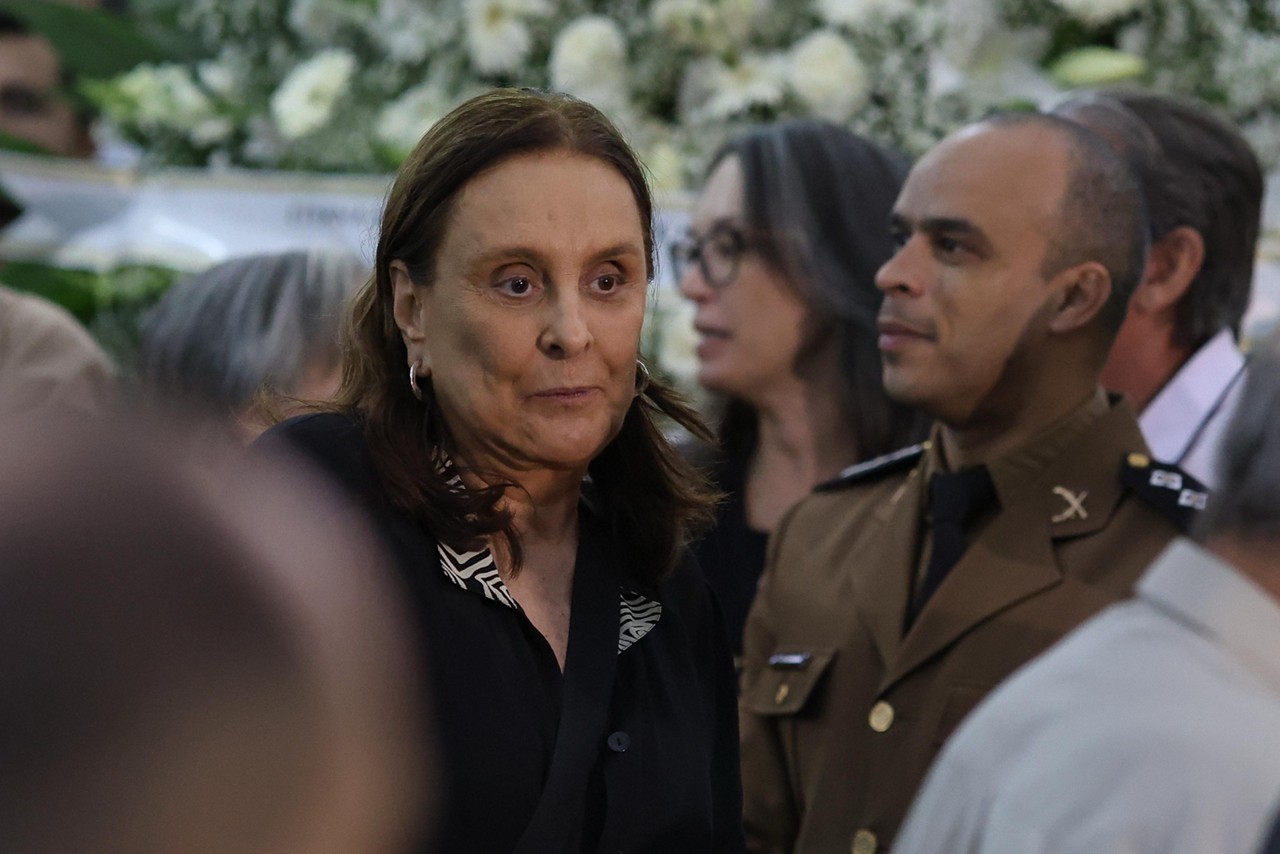 Andrea Neves durante velório do prefeito Fuad Noman
