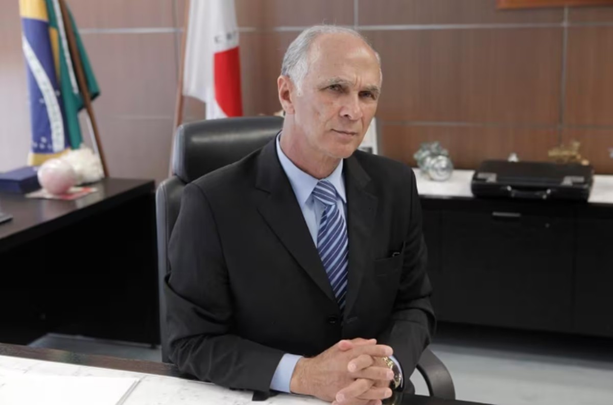 Filiado ao MDB desde 1987, Antônio Andrade iniciou sua carreira política em 1989