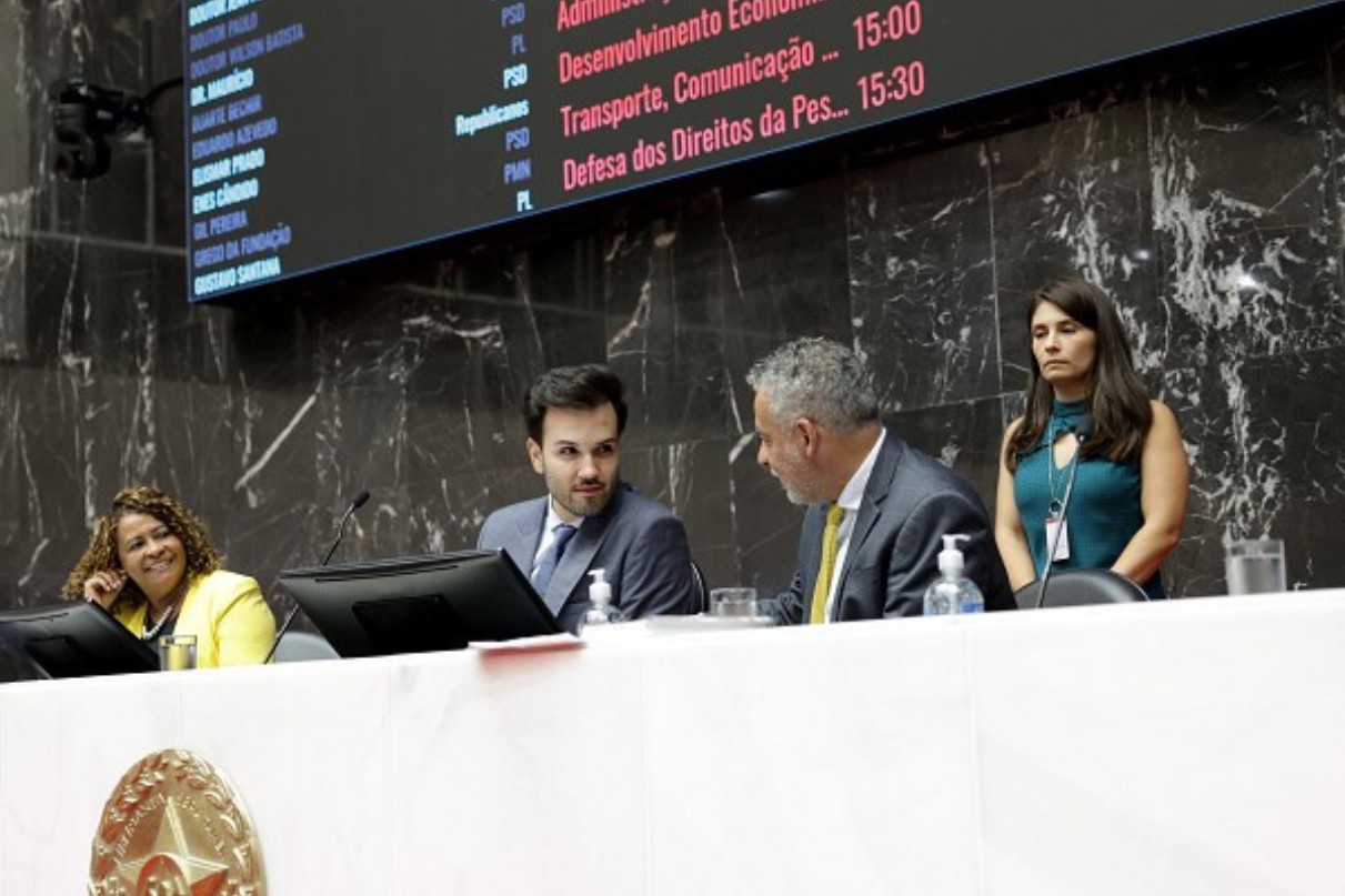 Acordo costurado pelo presidente da Assembleia, deputado Tadeu Martins Leite (MDB) garantiu a retirada de emendas e acelerou a votação