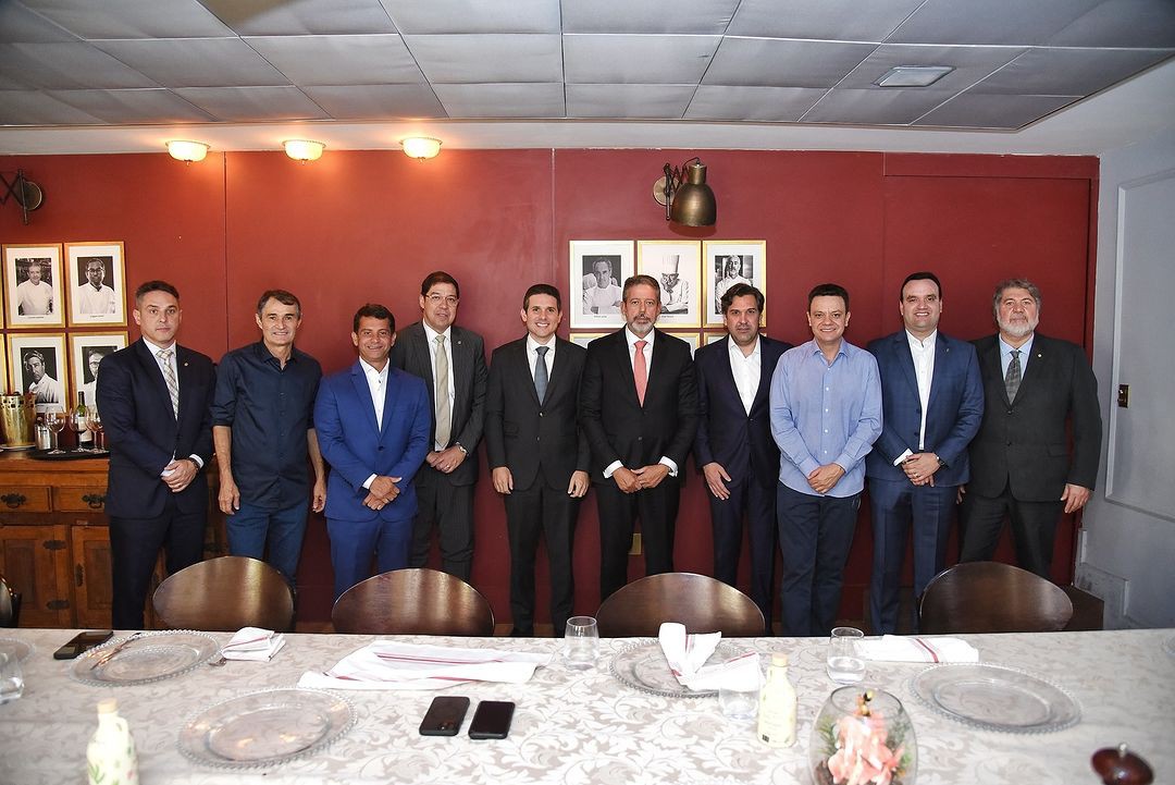 Lira informou sua decisão de apoiar Hugo Motta em um almoço que reuniu líderes partidários na Residência Oficial.