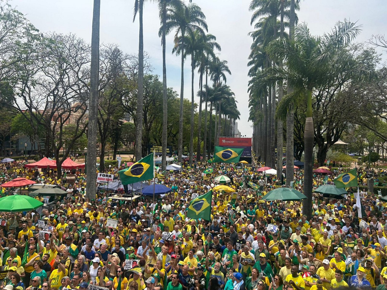 Manifestantes cobram Pacheco pelo impeachment de Moraes