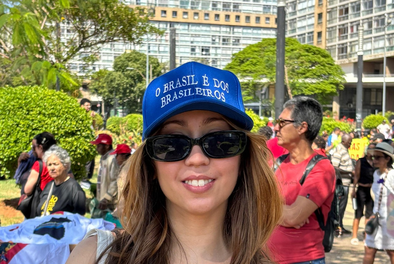 Boné lançado por Lula vira moda em manifestação de esquerda no 7 de setembro