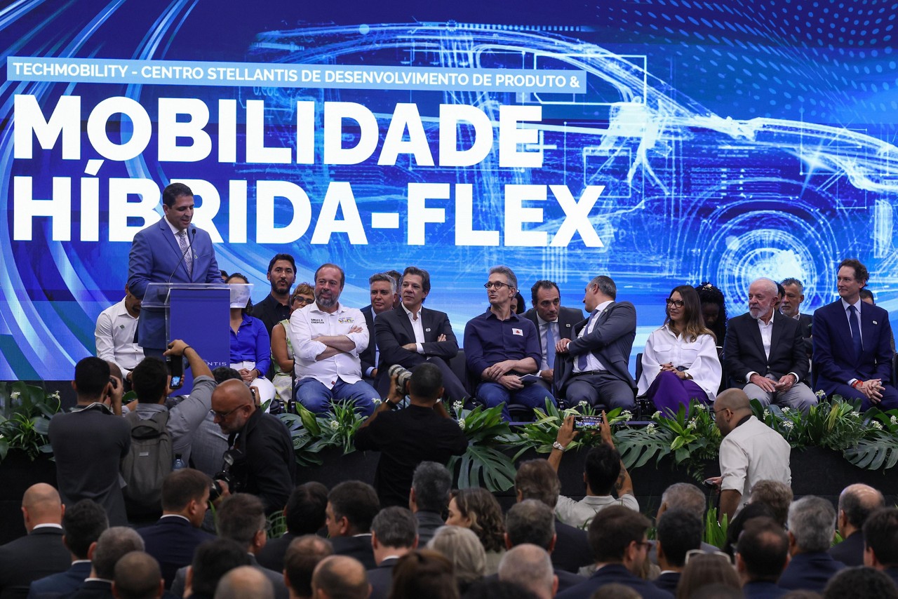 Durante a cerimônia, o prefeito de Betim, Heron Guimarães, agradeceu a presença do presidente e sua comitiva ao município