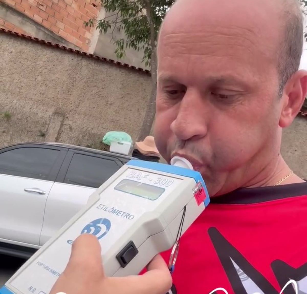 Após abordagem policial, deputado estadual Bim da Ambulância precisou realizar teste do "bafômetro", mas não foi constatado uso de bebidas alcoólicas