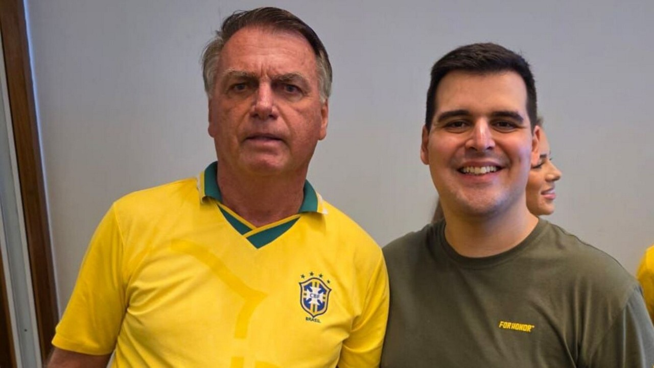 Jair Bolsonaro ao lado de Bruno Engler antes do ato em Copacabana