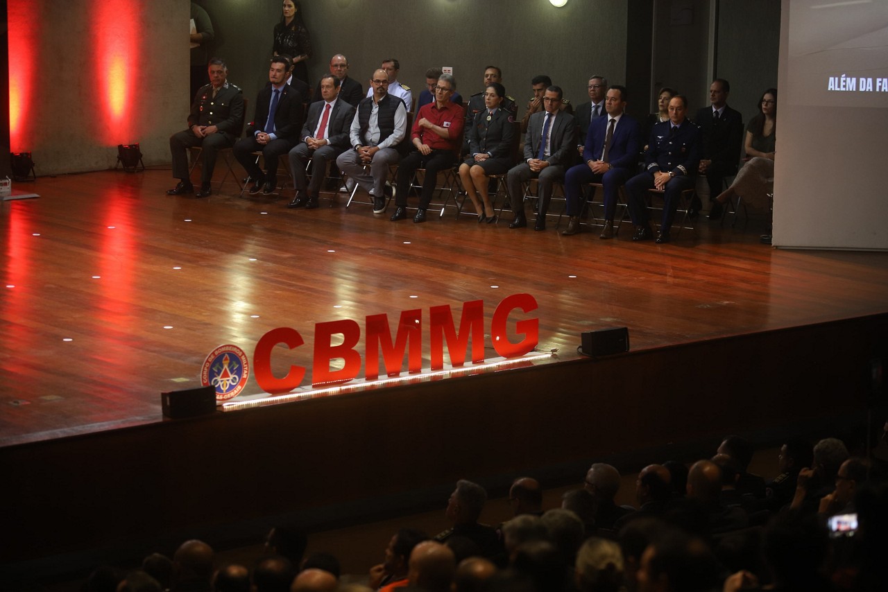 Bombeiros são homenageados pelo governo de Minas