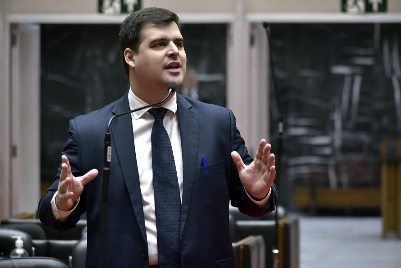 Como líder da bancada do PL, o deputado estadual Bruno Engler ainda terá o direito de indicar dois vice-líderes