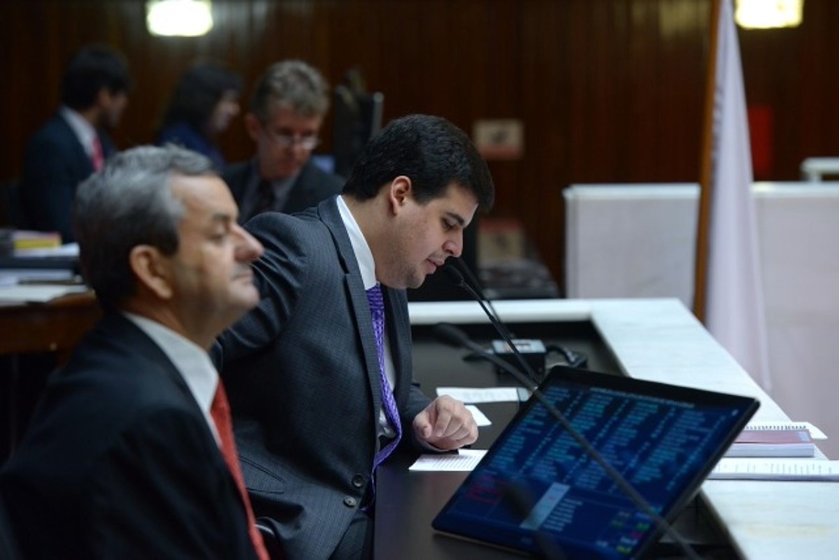 Os deputados estaduais Bruno Engler (PL) e Antonio Carlos Arantes (PL) disputam a indicação para a liderança do bloco de sustentação ao governo Romeu Zema (Novo) na ALMG
