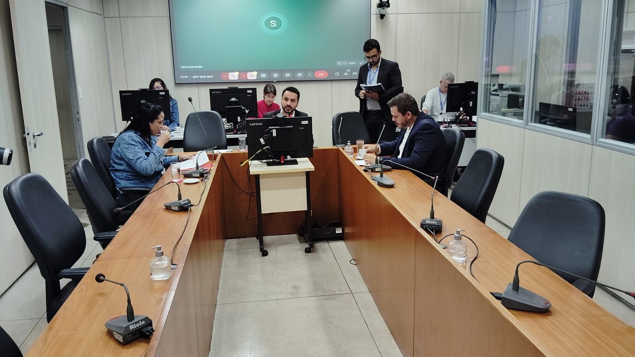 A Comissão de Legislação e Justiça durante sessão nesta terça-feira na Câmara de Belo Horizonte