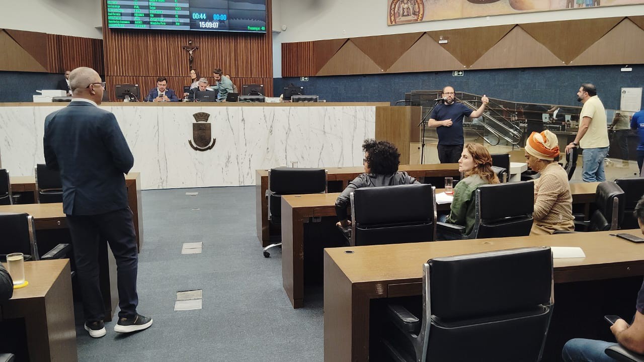 Sessão da Câmara de Belo Horizonte nesta quarta-feira (6/8) durante análise do reajuste de 2,49% para servidores da prefeitura